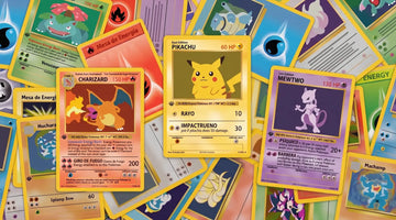 Ilustración de cartas Pokémon clásicas con Charizard, Pikachu y Mewtwo